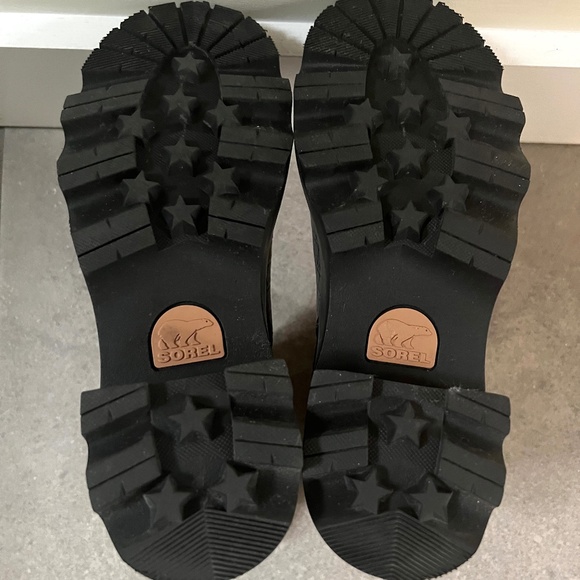 Sorel Joan Now Waterproof Chelsea Boot, black leather croc, LIKE NEW - Picture 6 of 11